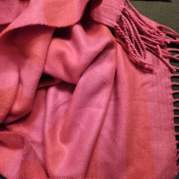 Gap striped scarf - Picture 3 of 3